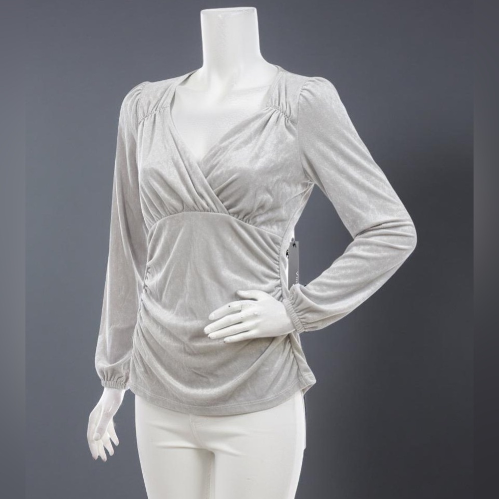 Yutila Elegant Gray/Silver Shimmer Women's Blouse
Size Small (3-4)
New with Tags